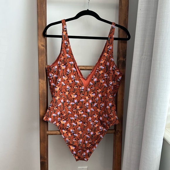 NWT Babaton Aritzia V-Neck One Piece Swimsuit - Picture 7 of 13